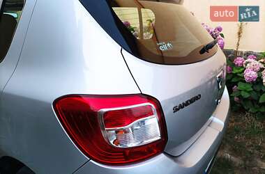 Хэтчбек Dacia Sandero 2014 в 