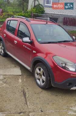 Хэтчбек Dacia Sandero 2010 в 