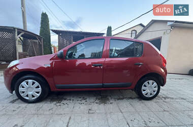 Хетчбек Dacia Sandero 2012 в 