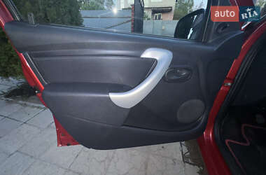 Хетчбек Dacia Sandero 2012 в 