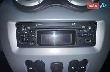 Хетчбек Dacia Sandero 2012 в 