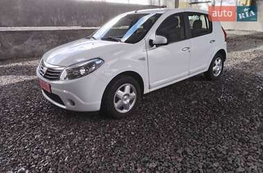Хэтчбек Dacia Sandero 2008 в Луцке