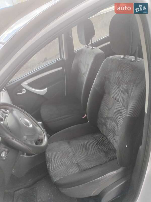 Хэтчбек Dacia Sandero 2008 в Луцке фото 13 Хэтчбек Dacia Sandero 2008 в Луцке