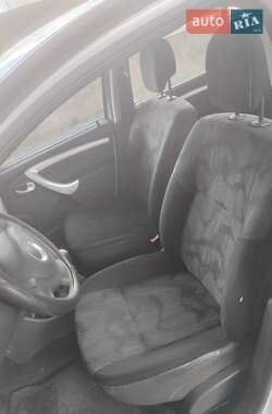 Хэтчбек Dacia Sandero 2008 в 