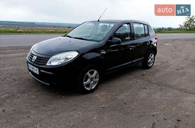 Хэтчбек Dacia Sandero 2009 в Гайвороне