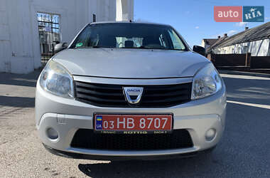 Хэтчбек Dacia Sandero 2008 в Вишневце