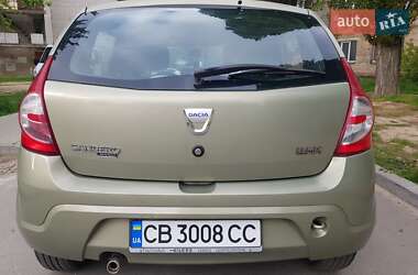 Хэтчбек Dacia Sandero 2009 в 