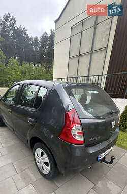 Хетчбек Dacia Sandero 2010 в 