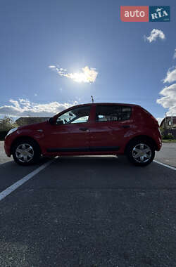 Хэтчбек Dacia Sandero 2009 в 
