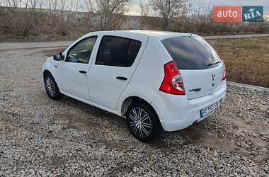 Хетчбек Dacia Sandero 2009 в 