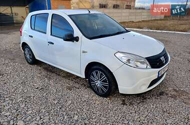 Хетчбек Dacia Sandero 2009 в 