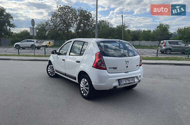 Хэтчбек Dacia Sandero 2009 в 