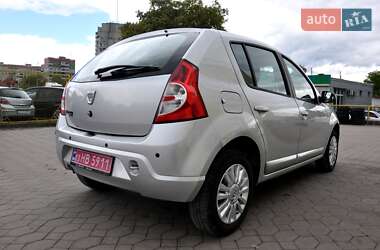 Хэтчбек Dacia Sandero 2010 в 
