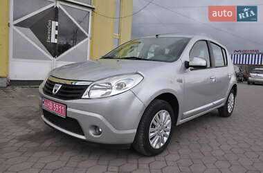 Хэтчбек Dacia Sandero 2010 в 