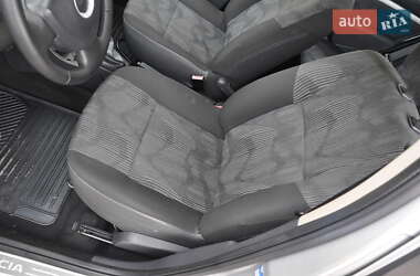 Хэтчбек Dacia Sandero 2010 в 