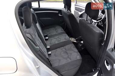 Хэтчбек Dacia Sandero 2010 в 