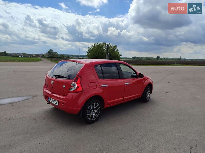 Хэтчбек Dacia Sandero 2009 в Ичне