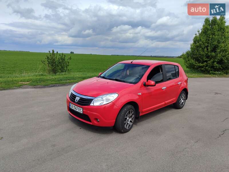 Хэтчбек Dacia Sandero 2009 в Ичне