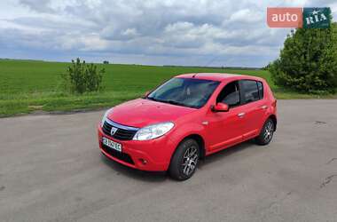 Хэтчбек Dacia Sandero 2009 в 