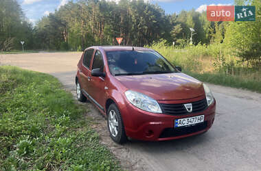 Хетчбек Dacia Sandero 2009 в 