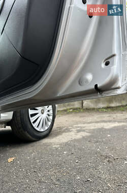 Хэтчбек Dacia Sandero 2009 в 