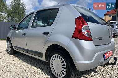 Хетчбек Dacia Sandero 2008 в 