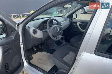 Хетчбек Dacia Sandero 2008 в 