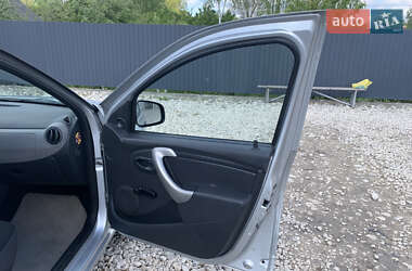 Хетчбек Dacia Sandero 2008 в 