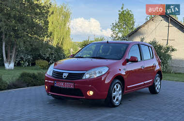 Хэтчбек Dacia Sandero 2008 в Вишневце
