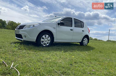 Хетчбек Dacia Sandero 2010 в Ізяславі