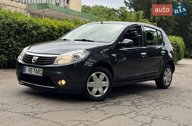 Хетчбек Dacia Sandero 2009 в 