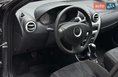 Хетчбек Dacia Sandero 2009 в 