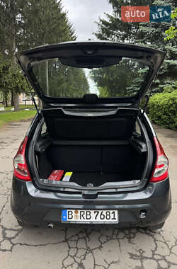 Хетчбек Dacia Sandero 2009 в 