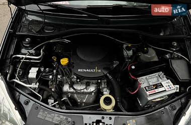 Хетчбек Dacia Sandero 2009 в 