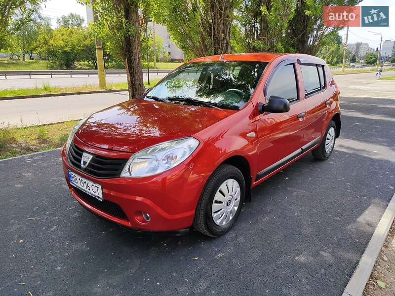 Хетчбек Dacia Sandero 2008 в 