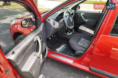 Хетчбек Dacia Sandero 2008 в 