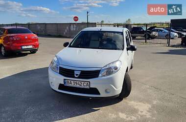 Хэтчбек Dacia Sandero 2010 в Софиевской Борщаговке