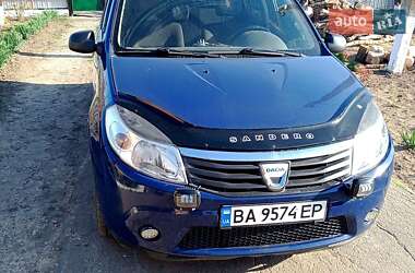 Хэтчбек Dacia Sandero 2009 в 