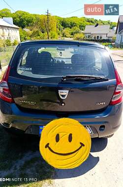 Хетчбек Dacia Sandero 2009 в 