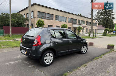 Хетчбек Dacia Sandero 2009 в 