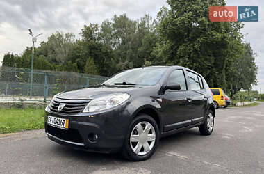 Хетчбек Dacia Sandero 2009 в 