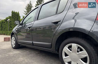 Хетчбек Dacia Sandero 2009 в 