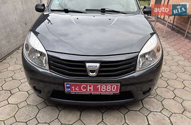 Хетчбек Dacia Sandero 2009 в 