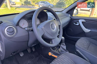 Хэтчбек Dacia Sandero 2010 в 