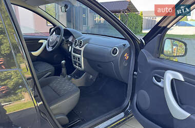 Хэтчбек Dacia Sandero 2010 в 