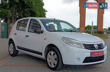 Хэтчбек Dacia Sandero 2009 в Виннице