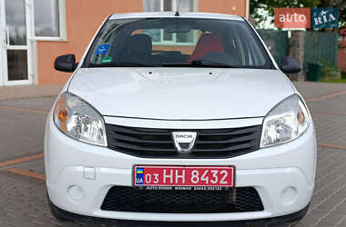 Хетчбек Dacia Sandero 2009 в 