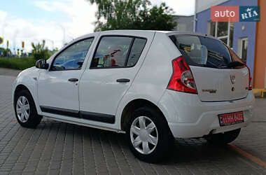 Хетчбек Dacia Sandero 2009 в 
