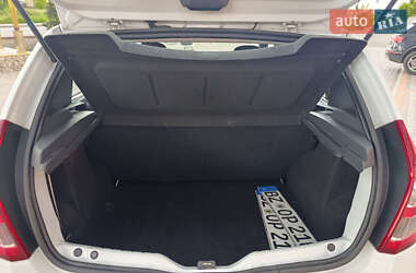 Хетчбек Dacia Sandero 2009 в 