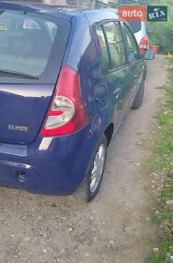 Хэтчбек Dacia Sandero 2009 в 